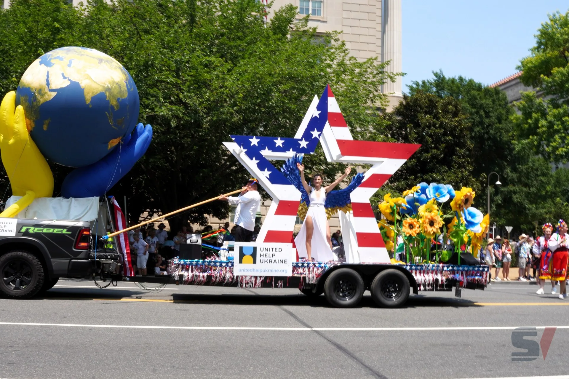 A float featuring Ukraine's colors and symbols at July 4th parade.