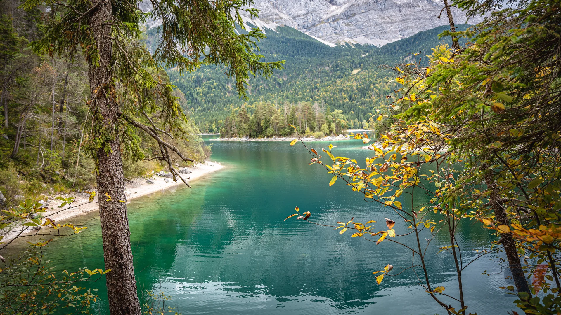 Autumn scenery at Eibsee Lake with turquoise waters and mountains.